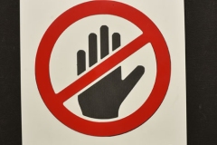 Brīdinajuma zīme no plastikāta