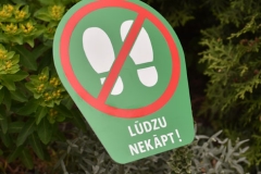 Brīdinajuma zīme no plastikāta
