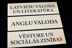 PLASTIKĀTA PLĀKSNE BIROJAM - IESTĀDEI