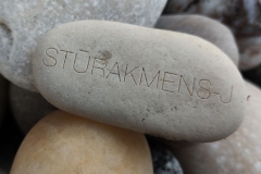 Gravēts teksts akmenī