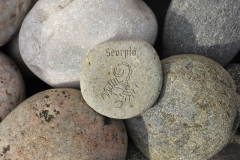 Akmens ar gravētām Zodiaka zīmēm