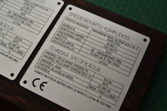 Alumīnija datu plāksne.