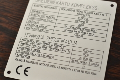Alumīnija datu plāksne.