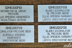 Alumīnija marķējums, teksts krāsots.