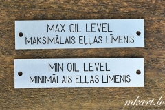 Alumīnija marķējums, teksts krāsots.