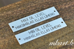 Alumīnija marķējums, teksts krāsots.