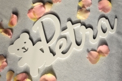 Petra.  Dizaina elements ar lācīti - Frēzēti koka burti, krāsoti.