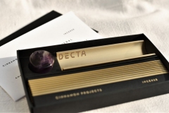 Gravējums vīraka statīvā.