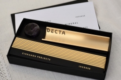 Gravējums vīraka statīvā.