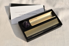 Gravējums vīraka statīvā.