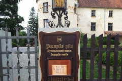 Izkārtne ar maināmu koka daļu