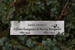 Nerūsējošā tērauda plāksne kapu piemineklim/ apmalei