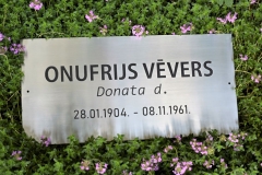 Nerūsējošā tērauda plāksne kapu piemineklim