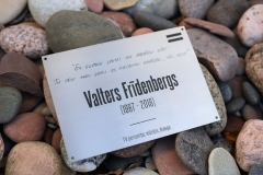 Nerūsējošā tērauda plāksne kapiem.