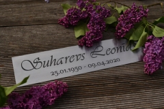 Nerūsējošā tērauda plāksne kapiem.