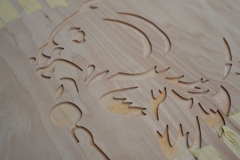 Gravējums kastes vākam