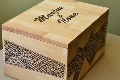 Koka kaste ar krāsotu Lielvārdes jostas rakstu