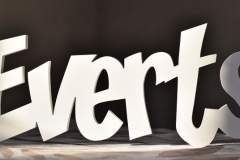 Dizaina elements - krāsoti koka burti