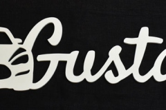 Frēzēti koka burti, krāsoti.