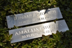 Nerūsējošā tērauda plāksne kapu piemineklim