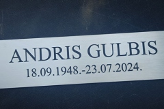 GRAVĒTA NERŪSĒJOŠĀ TĒRAUDA PLĀKSNE KRUSTAM