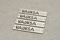 LĀZERGRAVĒTAS ALUMĪNIJA PLAKSNĪTES