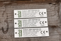 LĀZERGRAVĒTAS ALUMĪNIJA PLAKSNĪTES