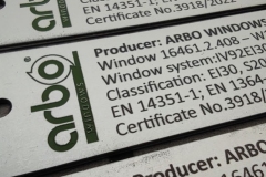 LĀZERGRAVĒTAS ALUMĪNIJA PLAKSNĪTES