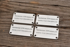 LĀZERGRAVĒTAS ALUMĪNIJA PLAKSNĪTES