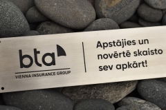 Nerūsējošā tērauda plaksne ar gravējumu