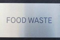 LĀZERMARĶĒJUMS NERŪSĒJOSĀ TĒRAUDĀ