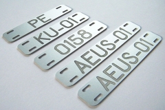 Gravēti metāla marķējumi kabeļiem, iespējami dažādi izmēri