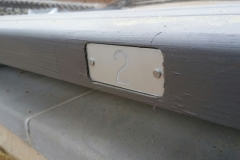 Gravēts metāla vietas marķējums.