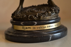 Gravējums misiņā.