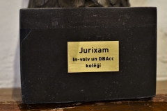 Gravējums misiņā.