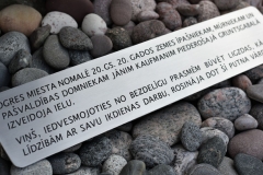 Nerūsējošā tērauda plāksne ar gravējumu piemineklim