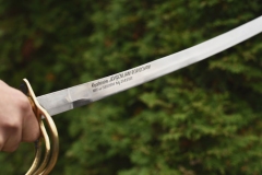 GRAVĒJUMS UZ ZOBENA