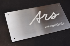 NERŪSĒJOŠĀ TĒRAUDĀ GRAVĒTS LOGO, KRĀSOTS LOGO KRĀSĀS