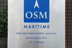 NERŪSĒJOŠĀ TĒRAUDĀ GRAVĒTS LOGO, KRĀSOTS LOGO KRĀSĀS