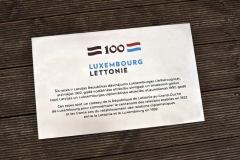 Gravēta nerūsējošā tērauda plāksne sadarbības godināšanai.