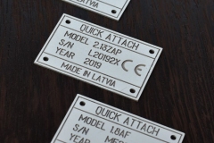 Tehnisko datu plāksne - gravēšana metālā