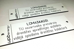 Marķējums ar logo, numuru un atšifrējumu