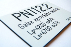 Gravēts ABS marķējums