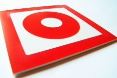 Brīdinājuma zīme - Automātisko un manuālo ugunsdzēsības sistēmu un iekārtu ieslēgšana