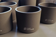 GRAVĒJUMS  GLAZĒTĀ KERAMIKAS PODĀ