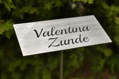 NERŪSĒJOŠĀ TĒRAUDA PLAKSNĪTE AR GRAVĒTU TEKSTU