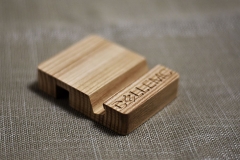 Telefona statīvs ar gravējumu