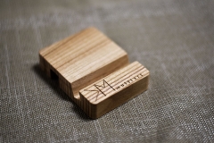 Telefona statīvs ar gravējumu