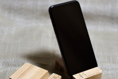 Telefona statīvs ar gravējumu