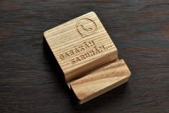 Telefona statīvs ar gravējumu